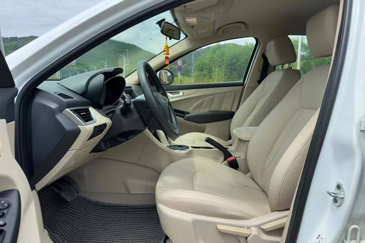 Used Chery Arrizo 7 2013 1.6L CVT ZhiShang Edition Interior 2