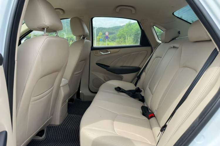 Used Chery Arrizo 7 2013 1.6L CVT ZhiShang Edition Interior 3