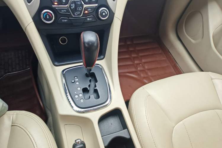 Used Chery Arrizo 7 2013 1.6L CVT Zhixiang Edition Gear Lever