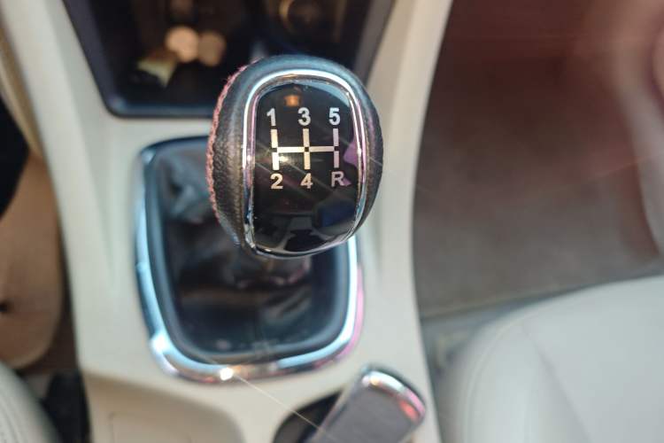 Used Chery Arrizo 7 2013 1.6L Manual ZhiXiang Edition Gear Lever