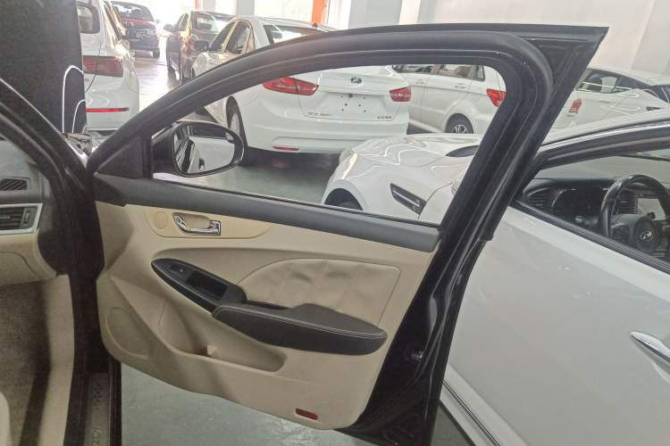 Used Chery Arrizo 7 2013 1.6L CVT Zhixiang Edition Interior 2