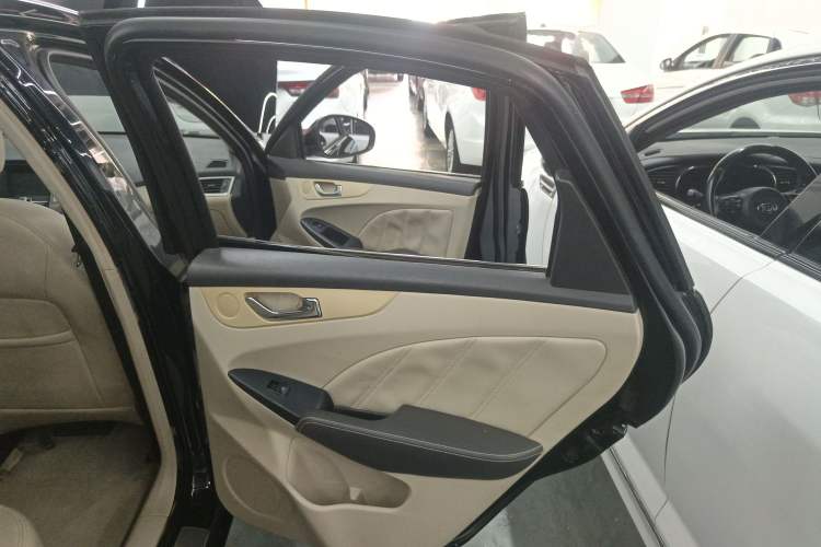 Used Chery Arrizo 7 2013 1.6L CVT Zhixiang Edition Interior 3