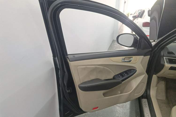 Used Chery Arrizo 7 2013 1.6L CVT Zhixiang Edition Interior 4