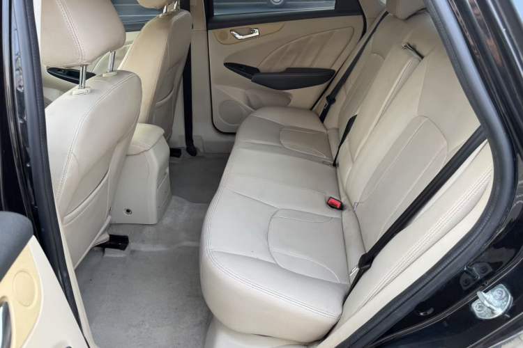 Used Chery Arrizo 7 2013 1.6L CVT Zhixiang Edition Interior 7