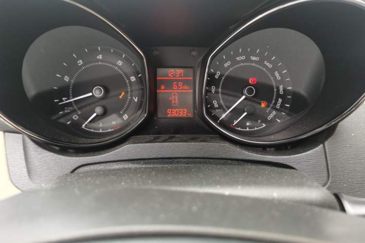 Used Chery Arrizo 7 2013 1.6L Manual Zhi Ling Edition Odometer Close Up