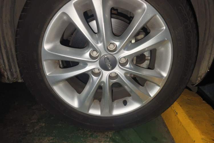 Used Chery Arrizo 7 2013 1.6L CVT Zhiling Edition Right Front Wheel Hub