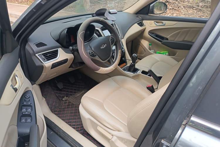 Used Chery Arrizo 7 2013 1.6L Manual ZhiShang Edition Driver Seat