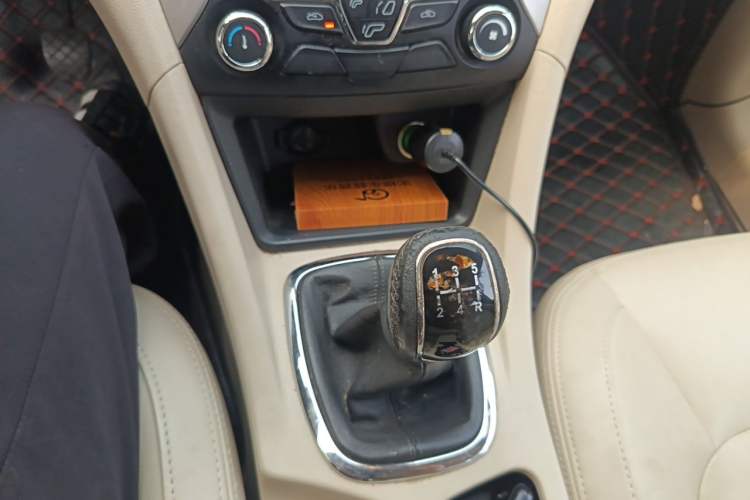 Used Chery Arrizo 7 2013 1.6L Manual ZhiShang Edition Gear Lever