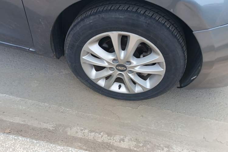 Used Chery Arrizo 7 2013 1.6L Manual ZhiShang Edition Right Front Wheel Hub