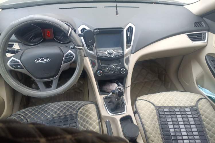 Used Chery Arrizo 7 2013 1.6L Manual ZhiShang Edition Center Console