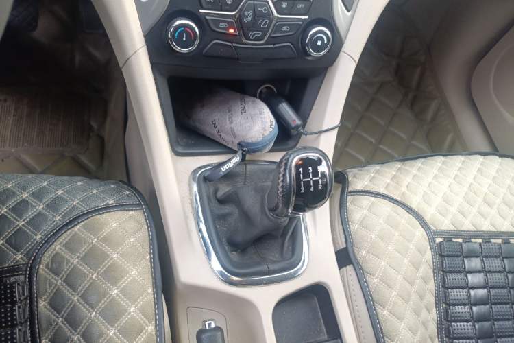 Used Chery Arrizo 7 2013 1.6L Manual ZhiShang Edition Gear Lever