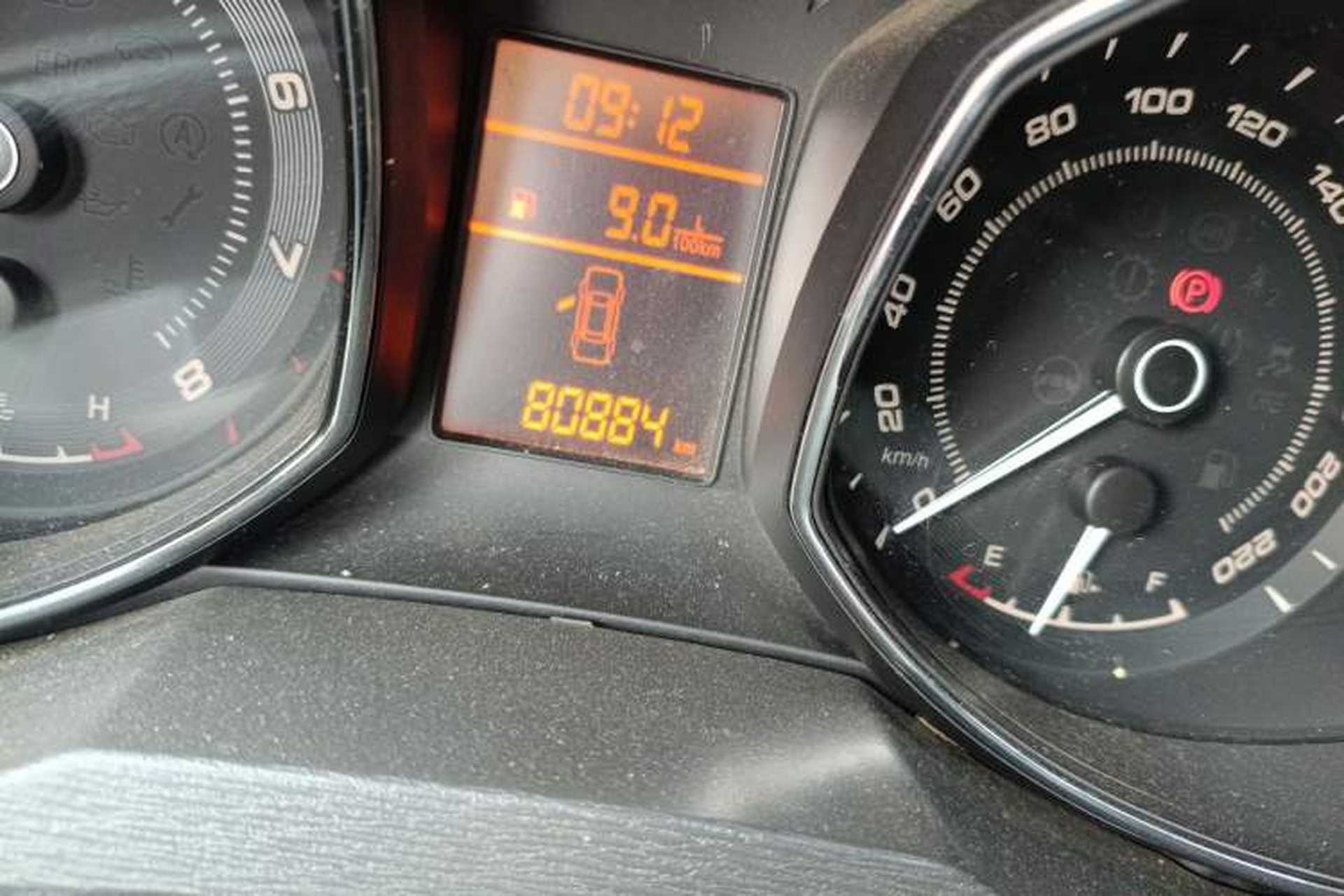Used Chery Arrizo 7 2013 1.6L Manual Zhi Ling Edition Odometer Close Up