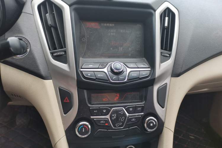 Used Chery Arrizo 7 2013 1.6L Manual ZhiShang Edition Audio And AC Panel