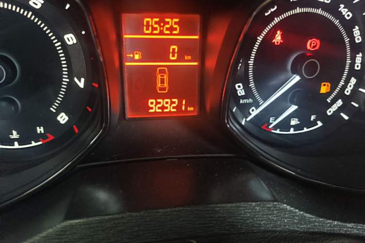 Used Chery Arrizo 7 2013 1.6L Manual Zhi Ling Edition Odometer Close Up