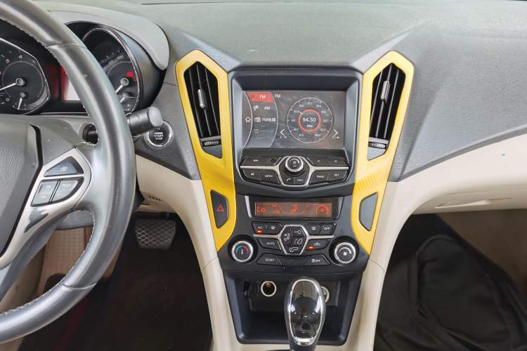 Used Chery Arrizo 7 2013 1.6L CVT Zhixiang Edition Audio And AC Panel