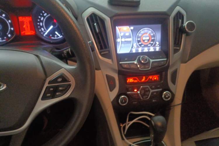 Used Chery Arrizo 7 2013 1.6L CVT Zhixiang Edition Audio And AC Panel
