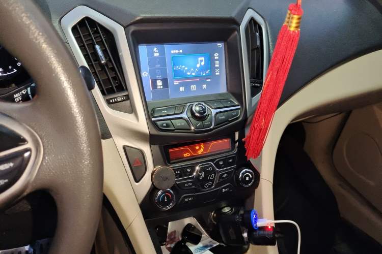Used Chery Arrizo 7 2013 1.6L CVT Zhixiang Edition Audio And AC Panel
