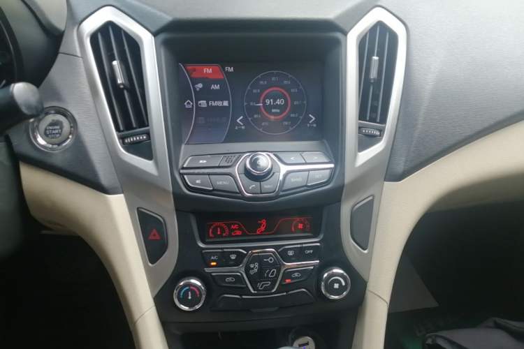 Used Chery Arrizo 7 2013 1.6L CVT ZhiShang Edition Audio And AC Panel