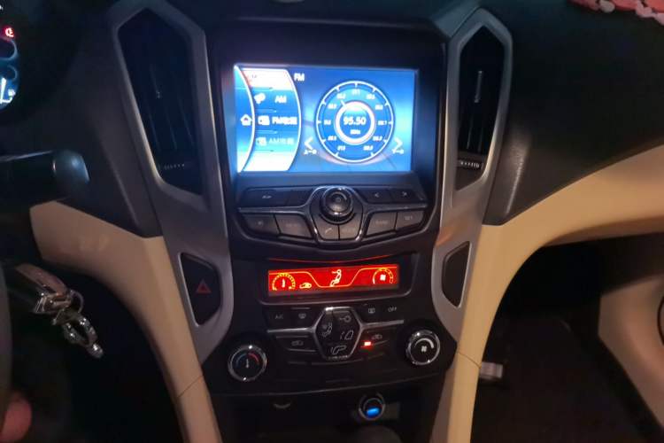 Used Chery Arrizo 7 2013 1.6L CVT Zhiling Edition Audio And AC Panel