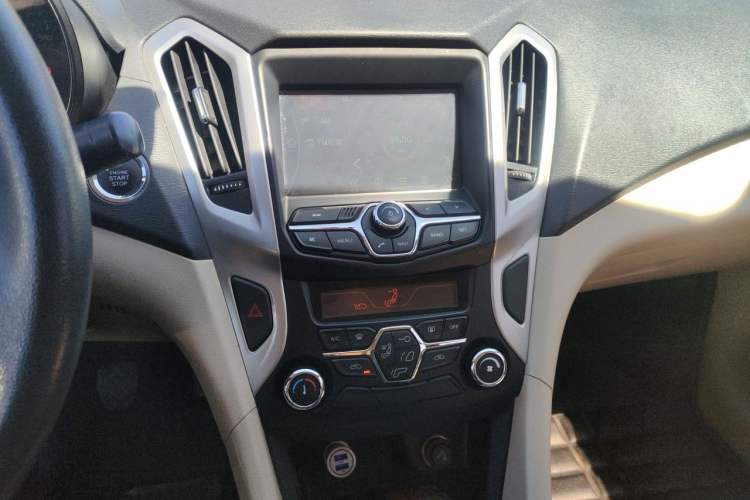 Used Chery Arrizo 7 2013 1.6L Manual ZhiShang Edition Audio And AC Panel