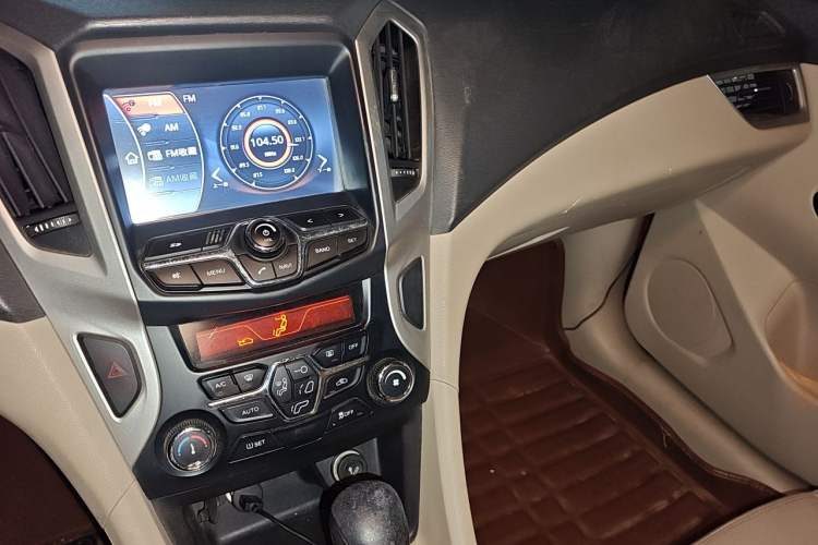 Used Chery Arrizo 7 2013 1.6L CVT Zhixiang Edition Audio And AC Panel
