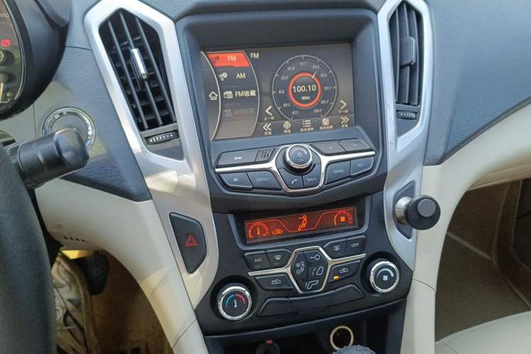 Used Chery Arrizo 7 2013 1.6L CVT ZhiShang Edition Audio And AC Panel