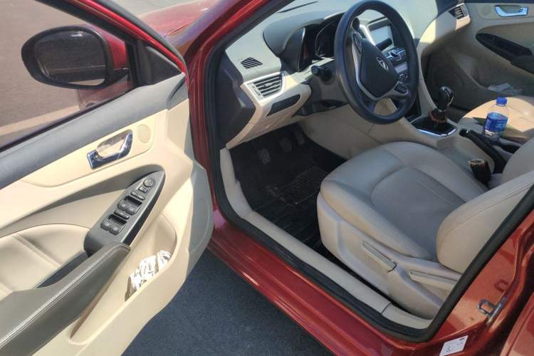 Used Chery Arrizo 7 2013 1.6L Manual ZhiShang Edition Driver Seat