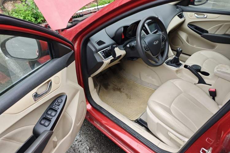 Used Chery Arrizo 7 2013 1.6L Manual ZhiShang Edition Driver Seat