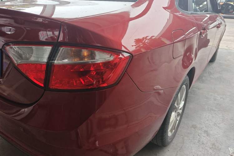 Used Chery Arrizo 7 2013 1.6L Manual Zhi Ling Edition Exterior 3