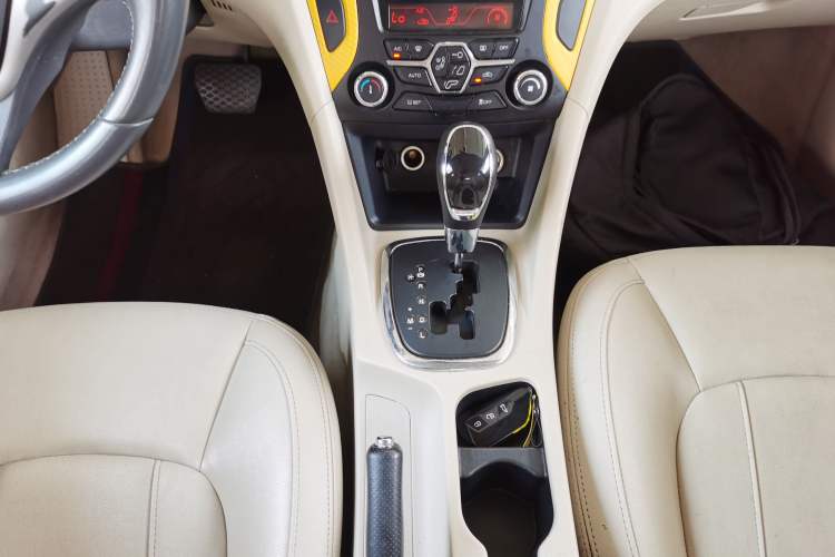 Used Chery Arrizo 7 2013 1.6L CVT Zhixiang Edition Gear Lever