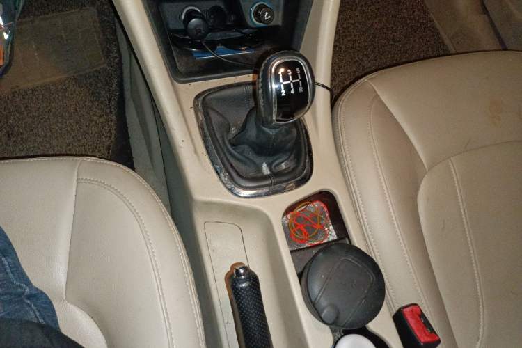 Used Chery Arrizo 7 2013 1.6L Manual ZhiXiang Edition Gear Lever