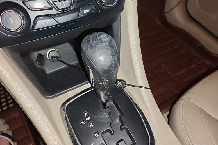 Used Chery Arrizo 7 2013 1.6L CVT Zhixiang Edition Gear Lever
