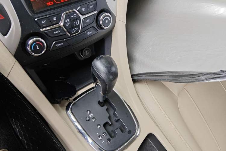 Used Chery Arrizo 7 2013 1.6L CVT Zhixiang Edition Gear Lever
