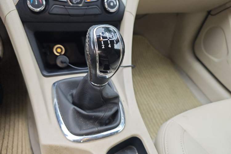 Used Chery Arrizo 7 2013 1.6L Manual ZhiShang Edition Gear Lever