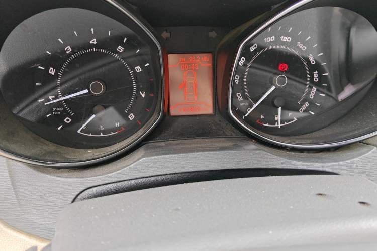 Used Chery Arrizo 7 2013 1.6L Manual ZhiXiang Edition Odometer Close Up