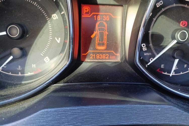 Used Chery Arrizo 7 2013 1.6L CVT ZhiShang Edition Odometer Close Up