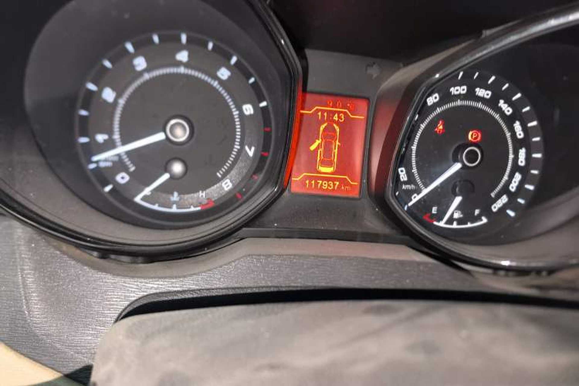 Used Chery Arrizo 7 2013 1.6L Manual ZhiXiang Edition Odometer Close Up