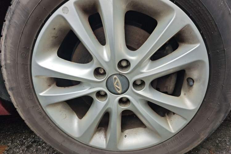 Used Chery Arrizo 7 2013 1.6L Manual ZhiShang Edition Right Front Wheel Hub