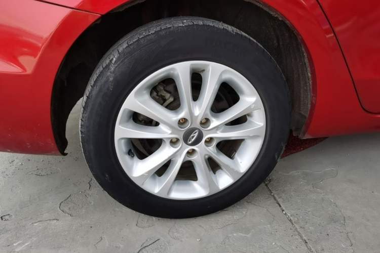 Used Chery Arrizo 7 2013 1.6L CVT Zhixiang Edition Right Rear Wheel Hub