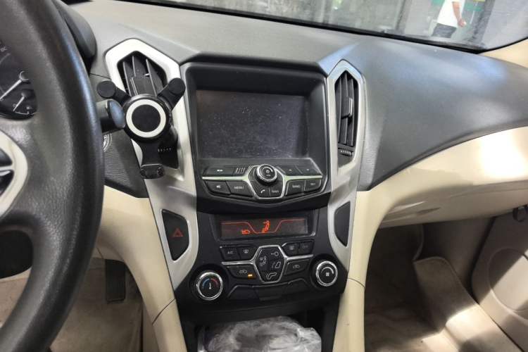 Used Chery Arrizo 7 2013 1.6L Manual ZhiShang Edition Audio And AC Panel