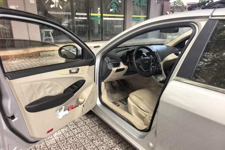 Used Chery Arrizo 7 2013 1.6L Manual ZhiShang Edition Driver Seat