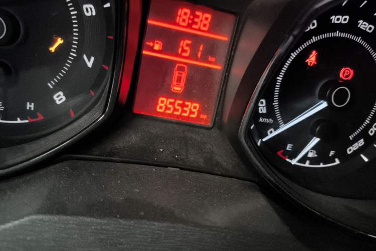 Used Chery Arrizo 7 2013 1.6L Manual Zhi Ling Edition Odometer Close Up