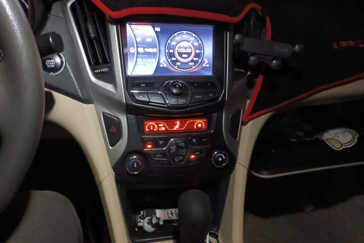 Used Chery Arrizo 7 2013 1.6L CVT ZhiShang Edition Audio And AC Panel