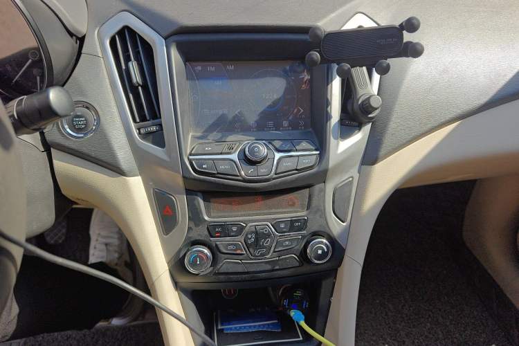 Used Chery Arrizo 7 2013 1.6L Manual ZhiShang Edition Audio And AC Panel
