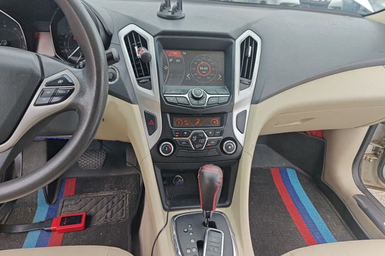 Used Chery Arrizo 7 2013 1.6L CVT ZhiShang Edition Audio And AC Panel