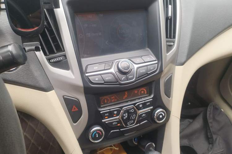 Used Chery Arrizo 7 2013 1.6L CVT ZhiShang Edition Audio And AC Panel