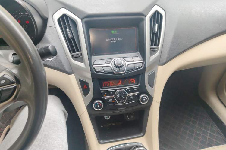 Used Chery Arrizo 7 2013 1.6L Manual ZhiShang Edition Audio And AC Panel