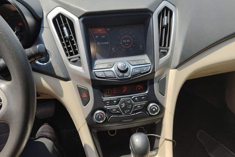 Used Chery Arrizo 7 2013 1.6L CVT ZhiShang Edition Audio And AC Panel