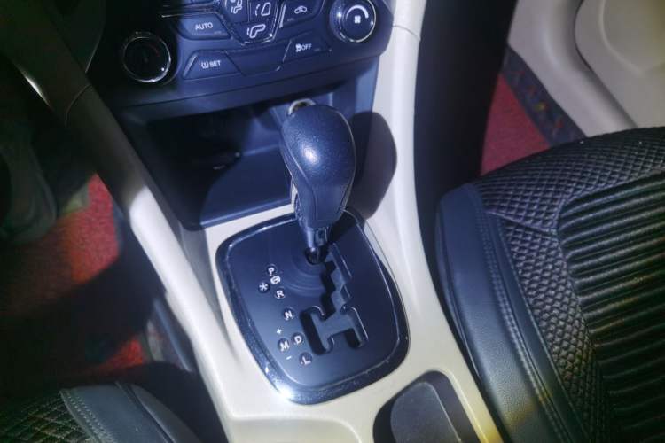 Used Chery Arrizo 7 2013 1.6L CVT Zhixiang Edition Gear Lever