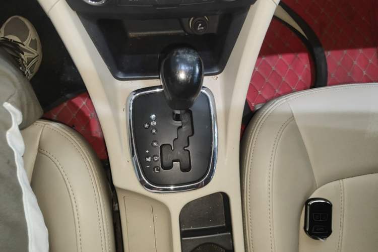 Used Chery Arrizo 7 2013 1.6L CVT Zhixiang Edition Gear Lever